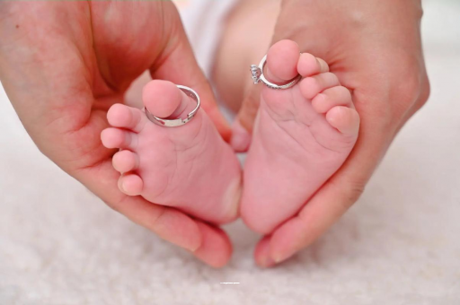 黔南怀孕肚子一边高一边低